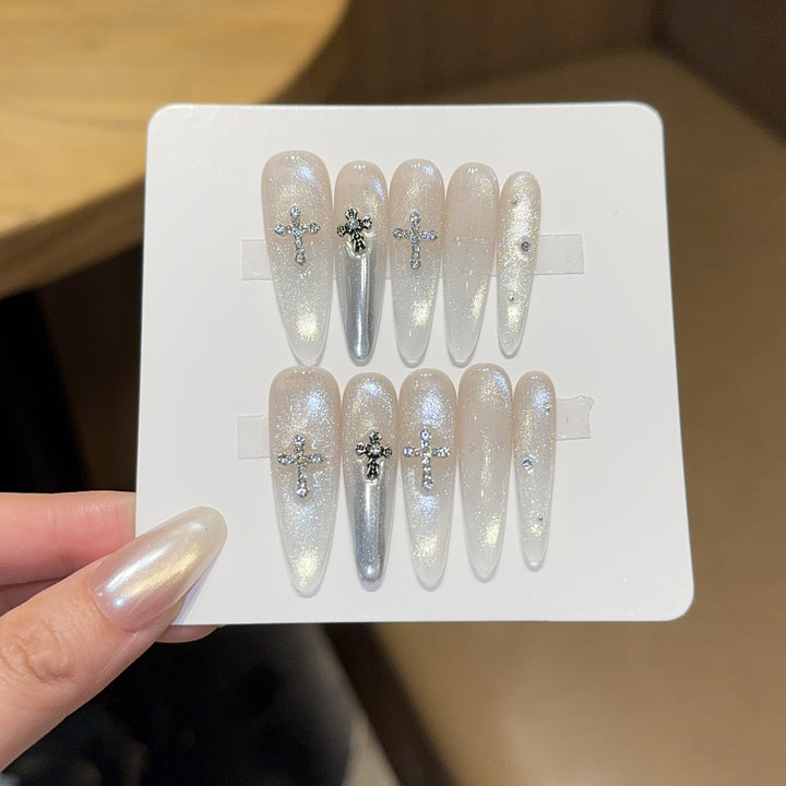 Glamorous artificial nails with sparkling accents Kalsten