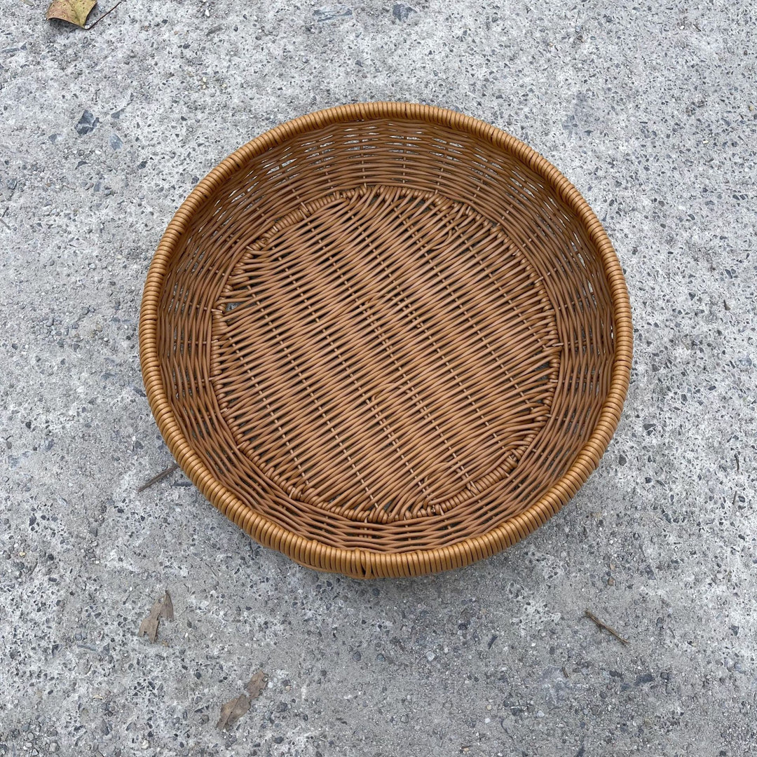 Women’s round serving basket made of woven rattan Kalsten