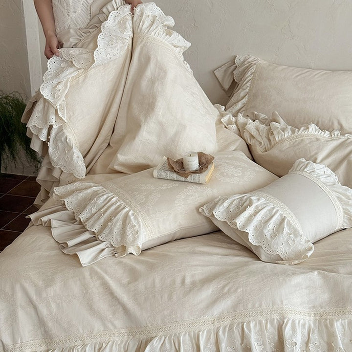 Decorative bedspread with double lace ruffle