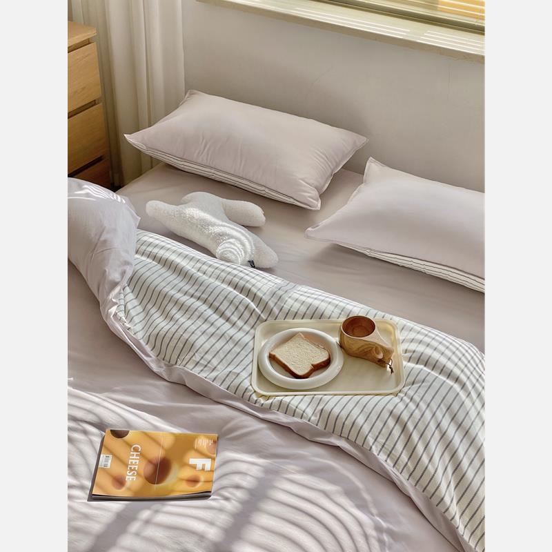 Premium duvet cover and fitted sheet set