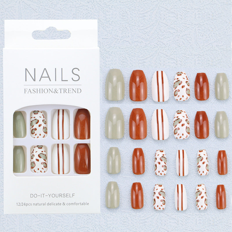 Artistic Graphic Press-On Nail Set Kalsten