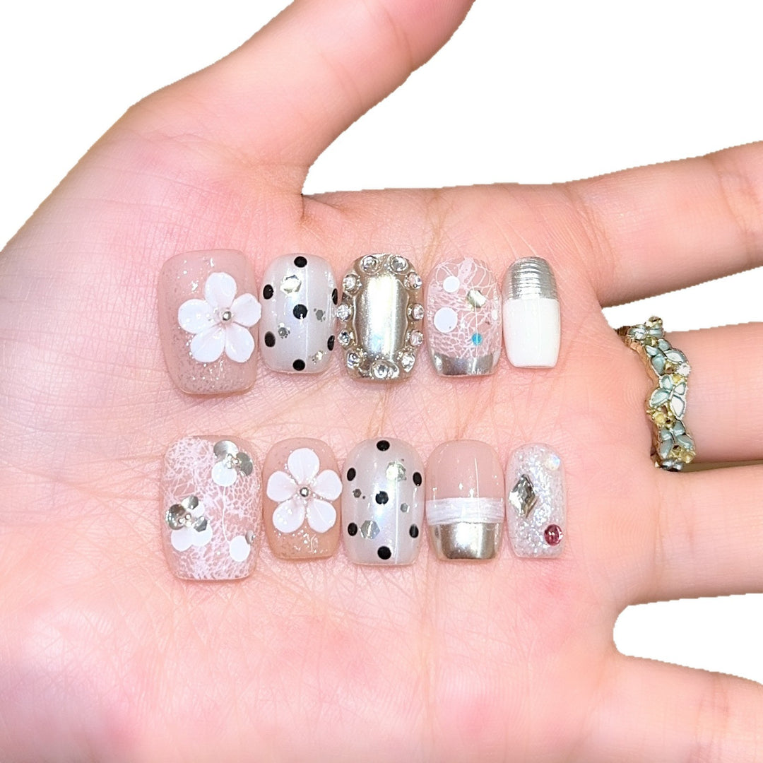 Creative artificial nails with elegant accents Kalsten
