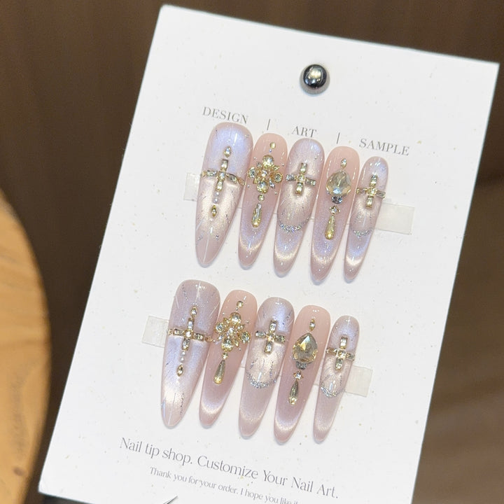 Artificial Nails in Elegant Gold Design Kalsten