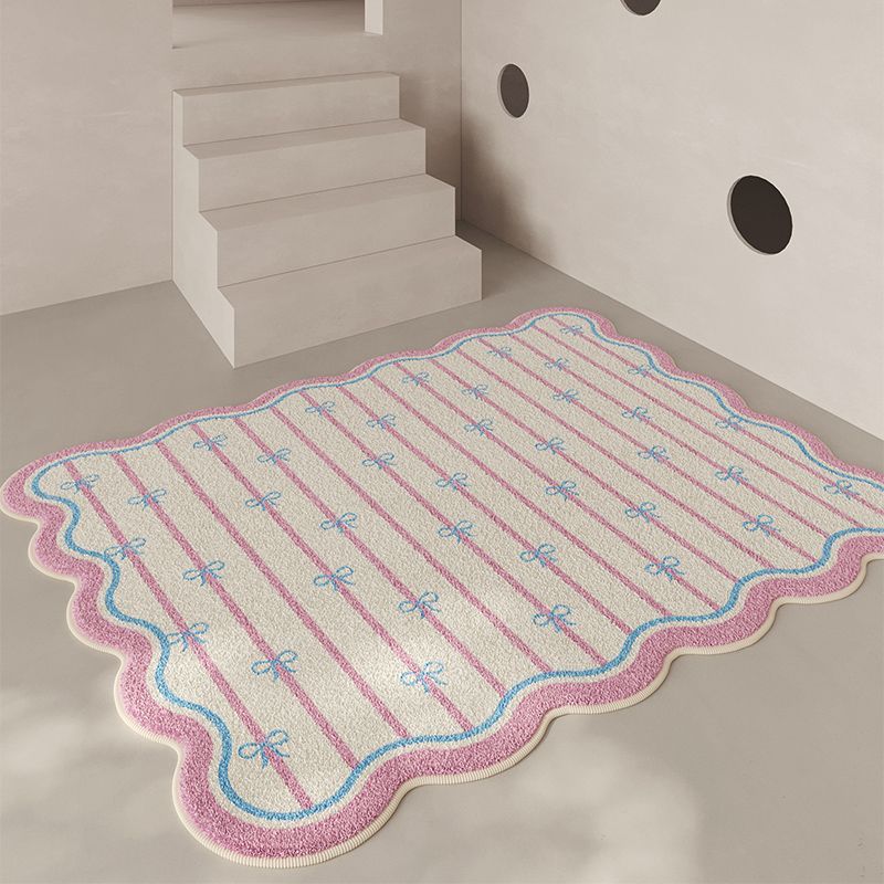 Elegant Scalloped Area Rug