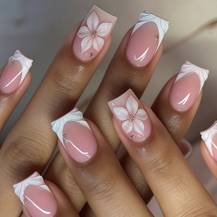 Floral Accented Press-On Nail Art Set Kalsten