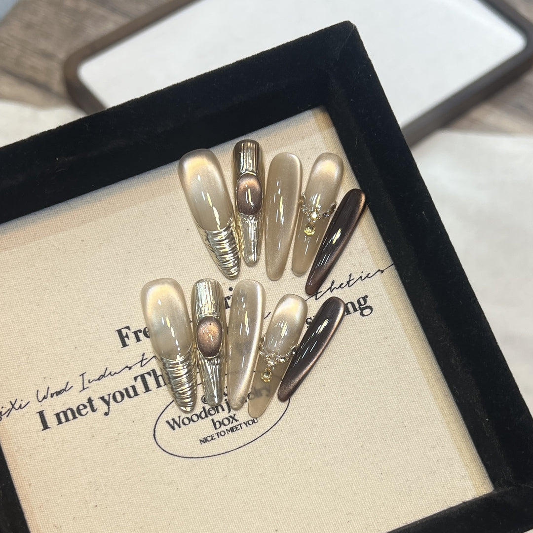 Artistic Press-On Nail Design Kalsten