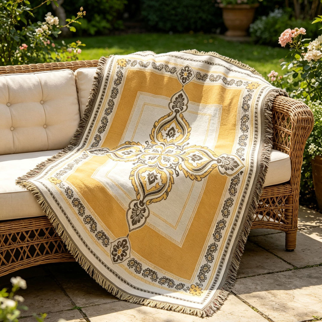 Artistic Frog-Themed Tapestry Throw
