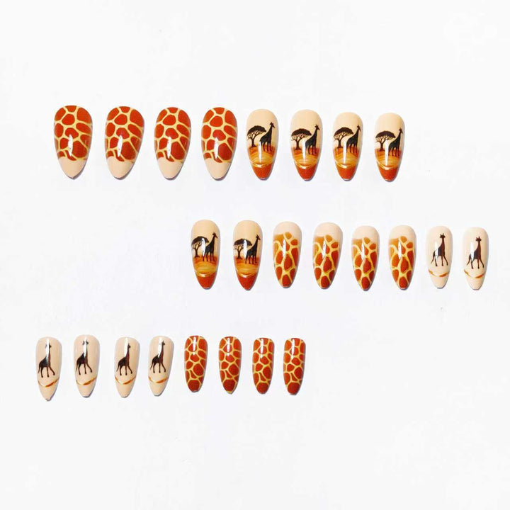 Nail art with animal motif and giraffe design Kalsten