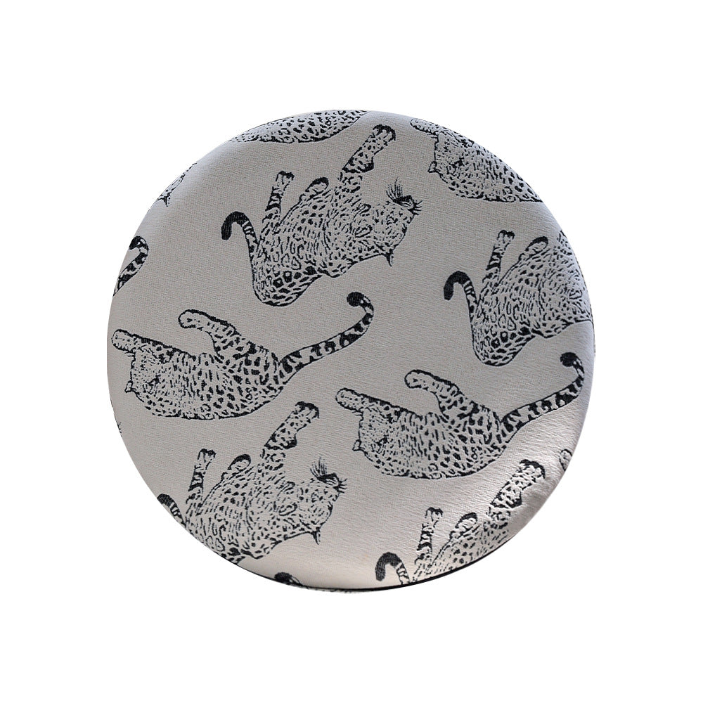 Round seat cushion with decorative animal print and non-slip underside Kalsten