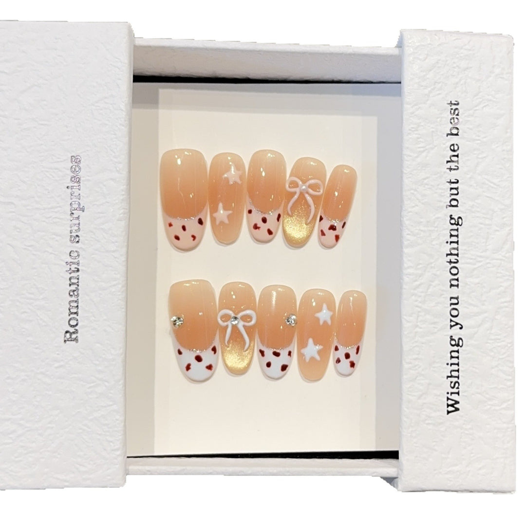 Artificial nails with decadent design and romantic accents Kalsten