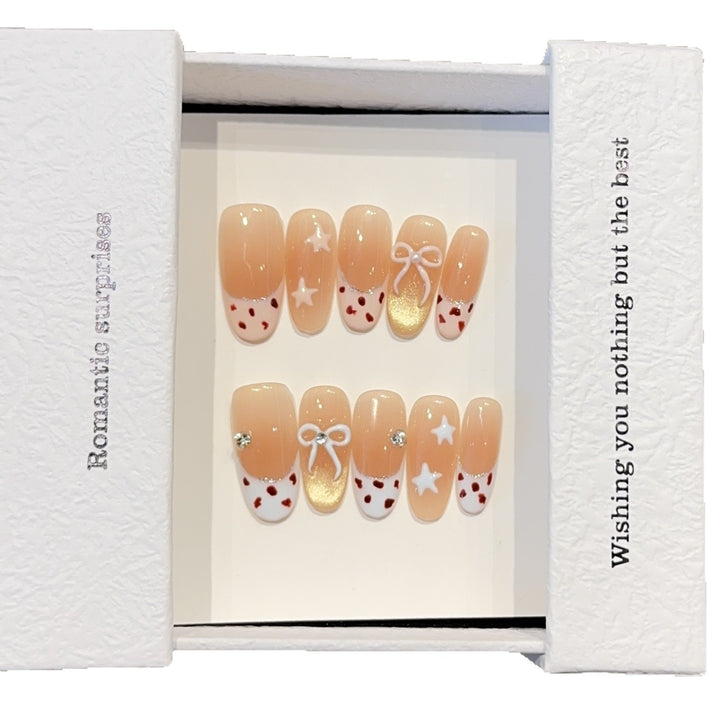 Artificial nails with decadent design and romantic accents Kalsten