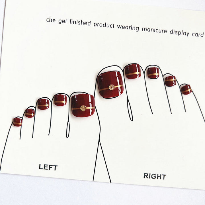 Artificial toenails with elegant gold embellishments Kalsten