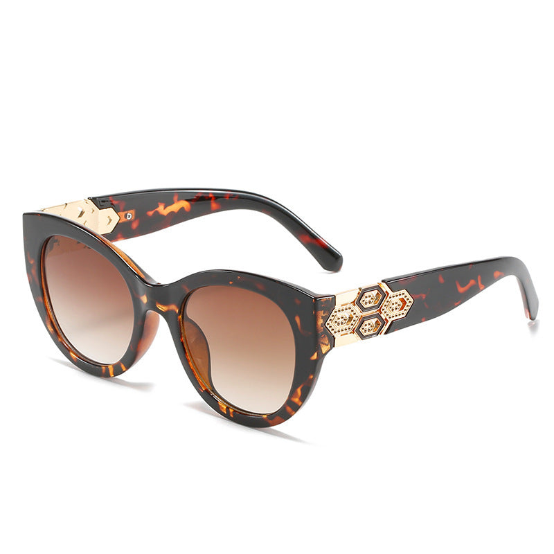 Fashion-Forward Cat-Eye Sunglasses with Decorative Accents Kalsten