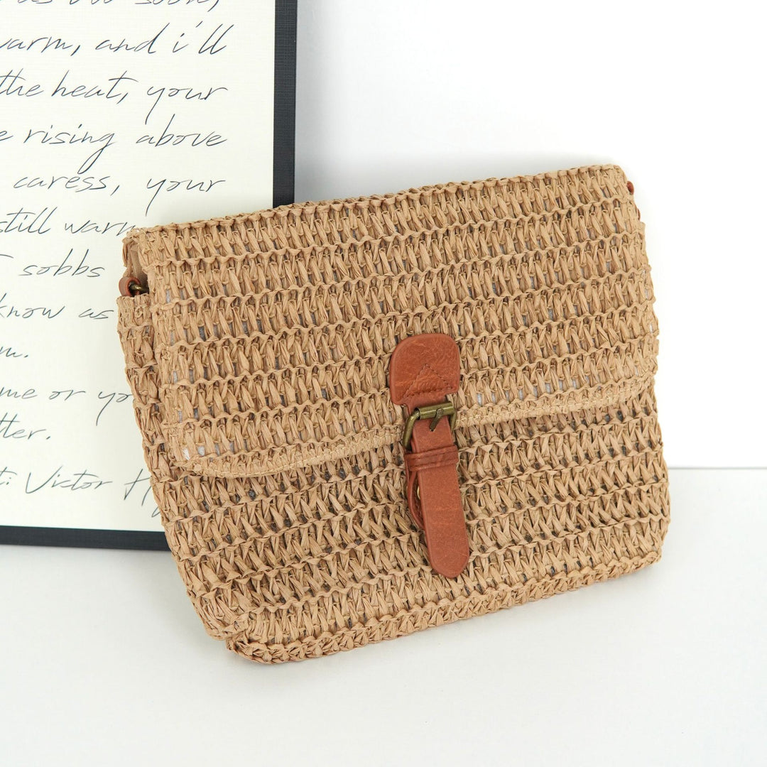 Shoulder bag made of woven natural material with adjustable leather shoulder strap Kalsten