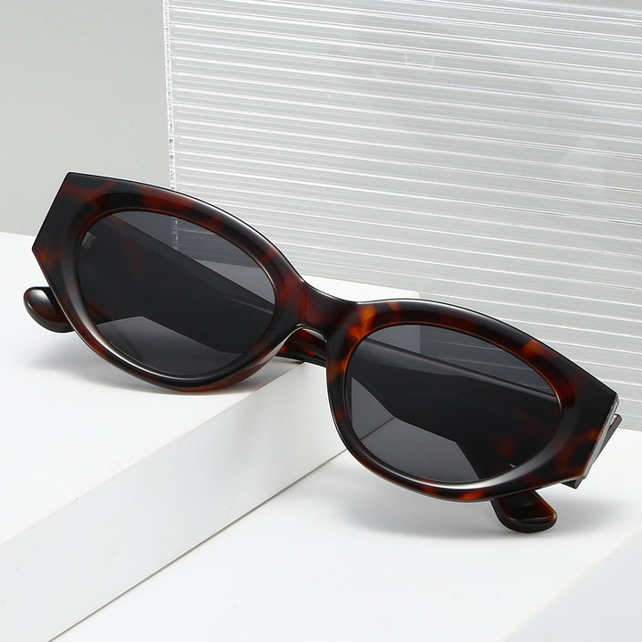 Women Cat-Eye Sunglasses with modern, transparent frame and UV protection Kalsten