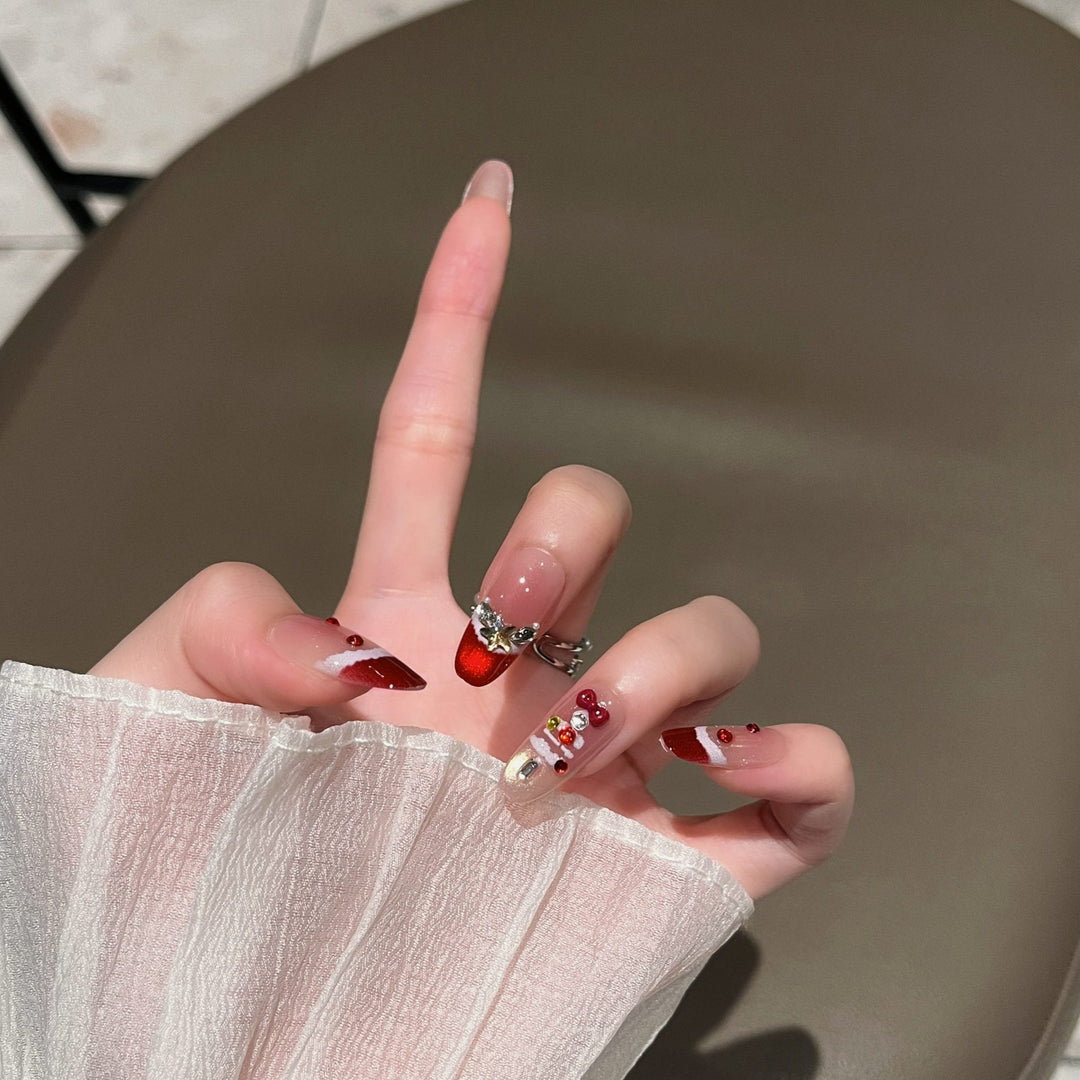 Festive Holiday-Themed Press-On Nail Art Kalsten