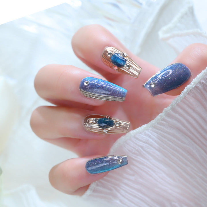 Glittery Press-On Nail Art Kalsten