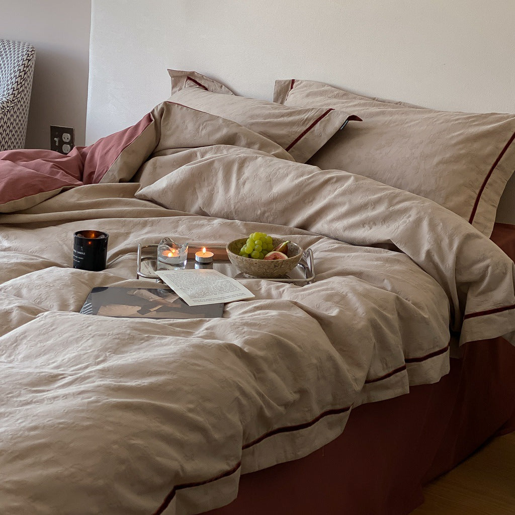High-quality bedding set made of cotton-lyocell mix with reversible function and fine piping seam