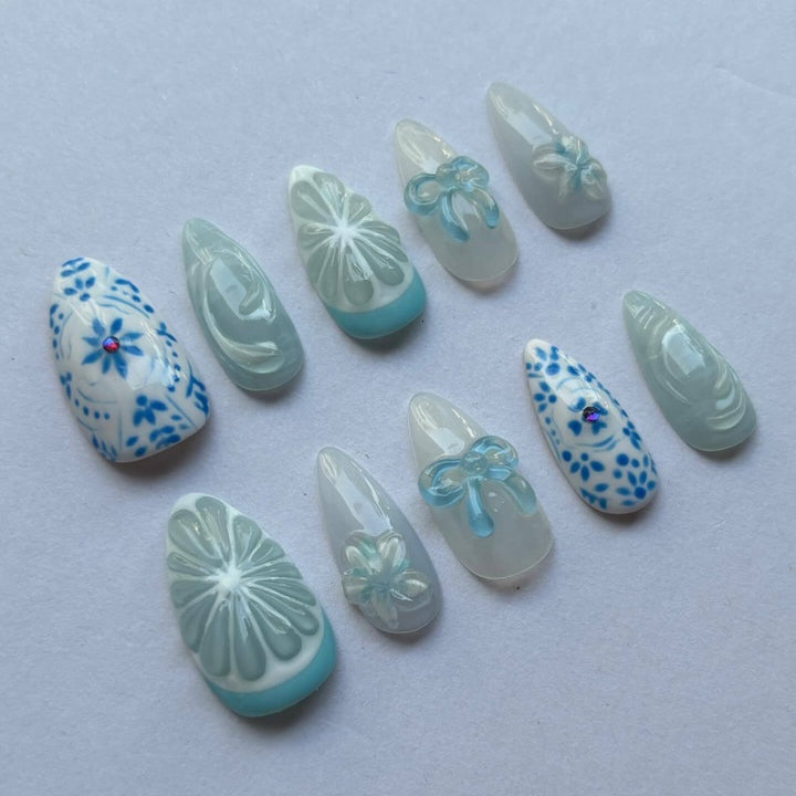 Elegant Floral-Design Press-On Nail Set Kalsten