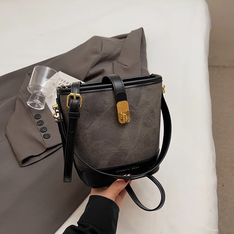 Elegant Structured Bucket Bag Kalsten