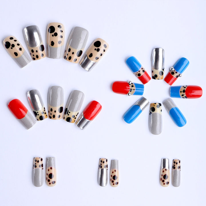 Artificial Nails with Creative Metallic Design Kalsten