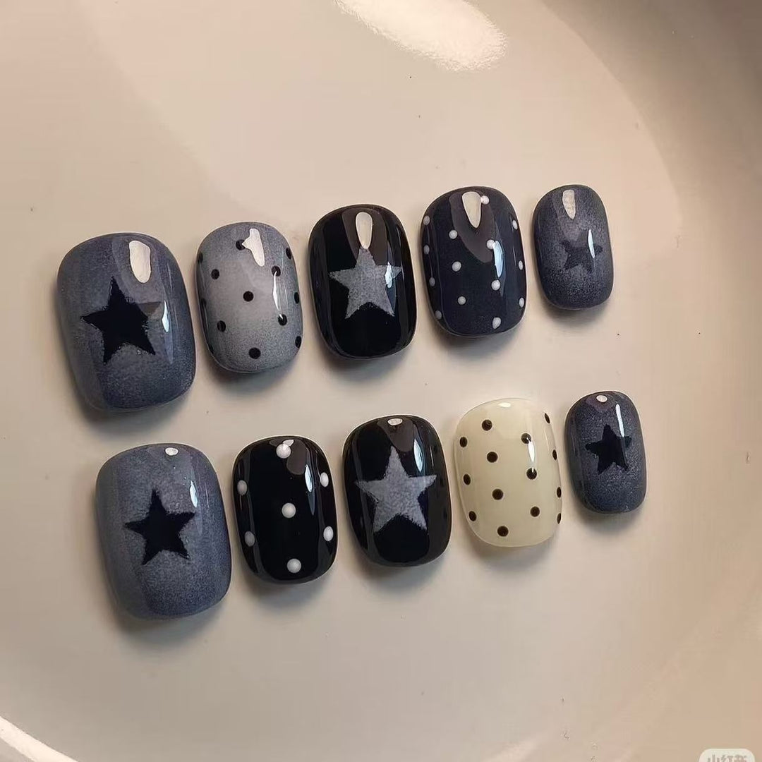 Artistic Cat-Themed Press-On Nail Art Set Kalsten