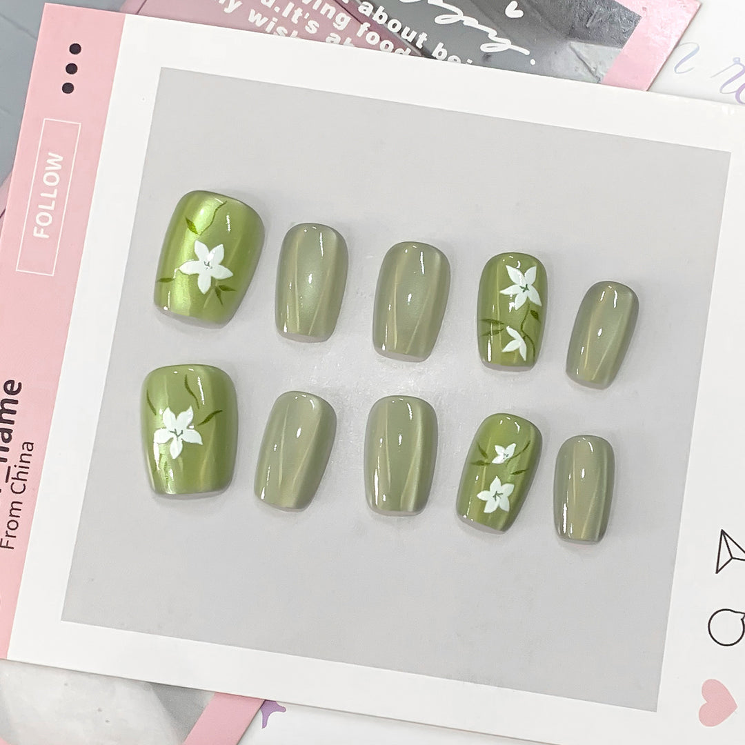 Artistic acrylic nails with floral design Kalsten