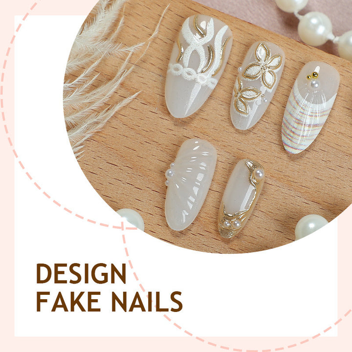 Artificial nail set with luxurious gold embellishments and elegant natural motifs Kalsten