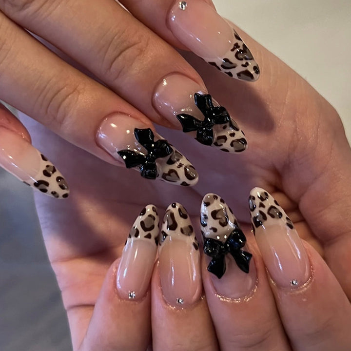 Artificial nails with modern night motif Kalsten
