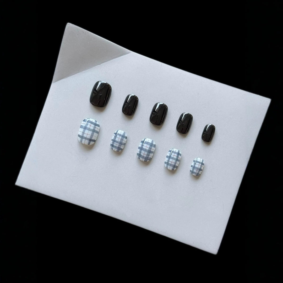 Chic Press-On Nail Art Set with Plaid and Glossy Finishes