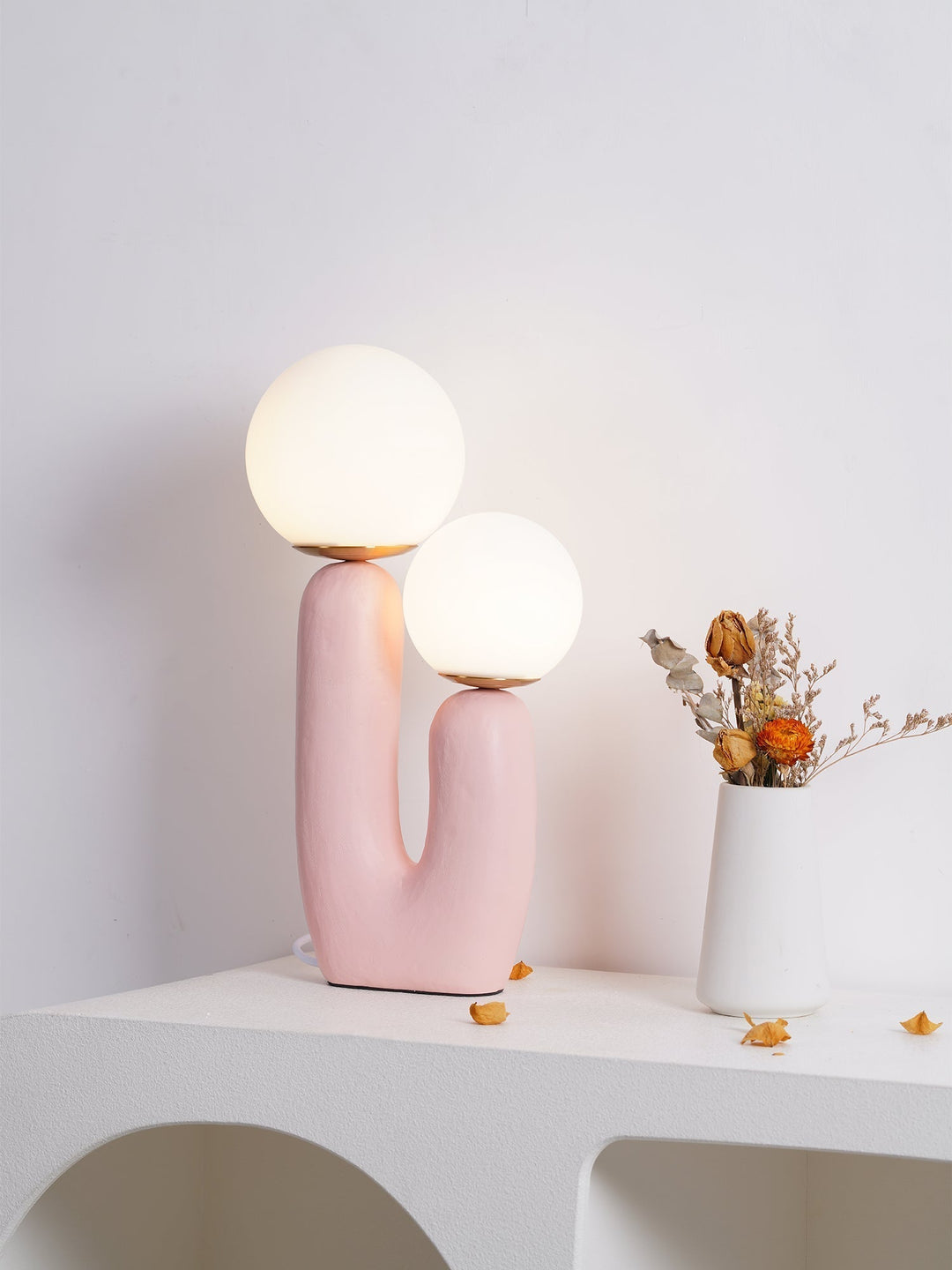 Contemporary Style Table Lamp with Natural Accent | Kalsten