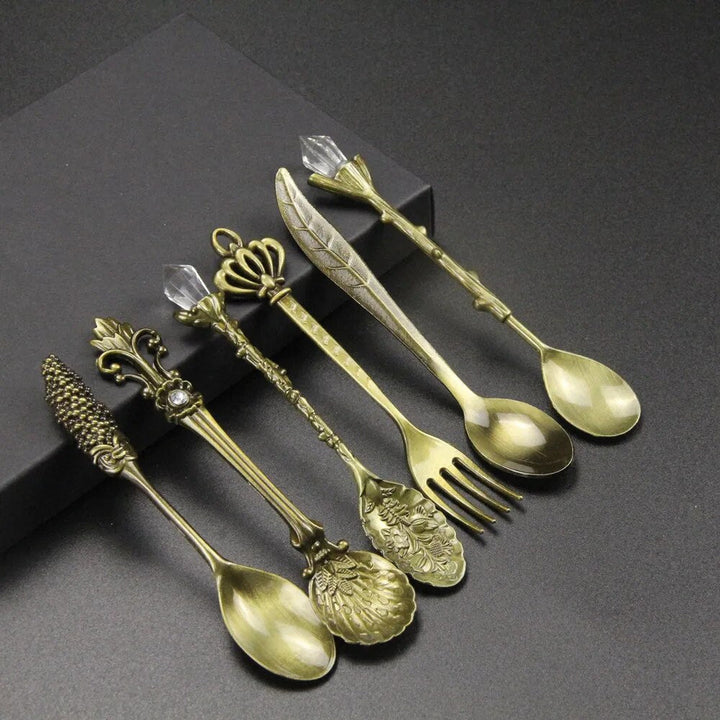 Vintage Engraved Teaspoon – Classic Elegance for Your Table Kalsten
