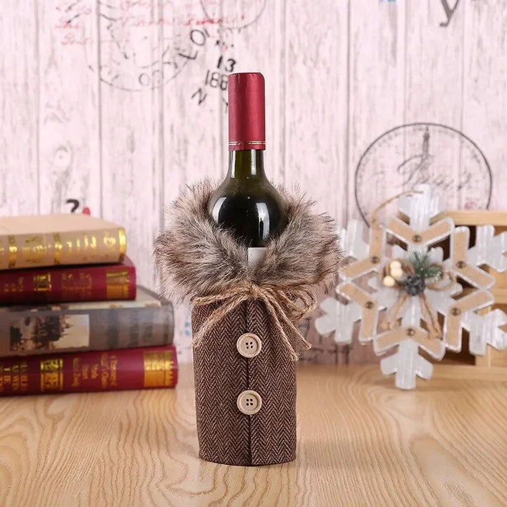 Christmas bottle cover with fur collar – festive cover for wine bottles, gnome decoration for Christmas, perfect as gift wrapping | Noxord