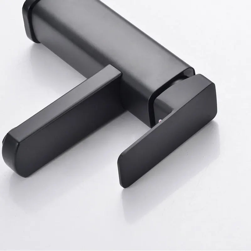 Luxury RETHME Basin Tap - with Stylish Water Flow Noxord