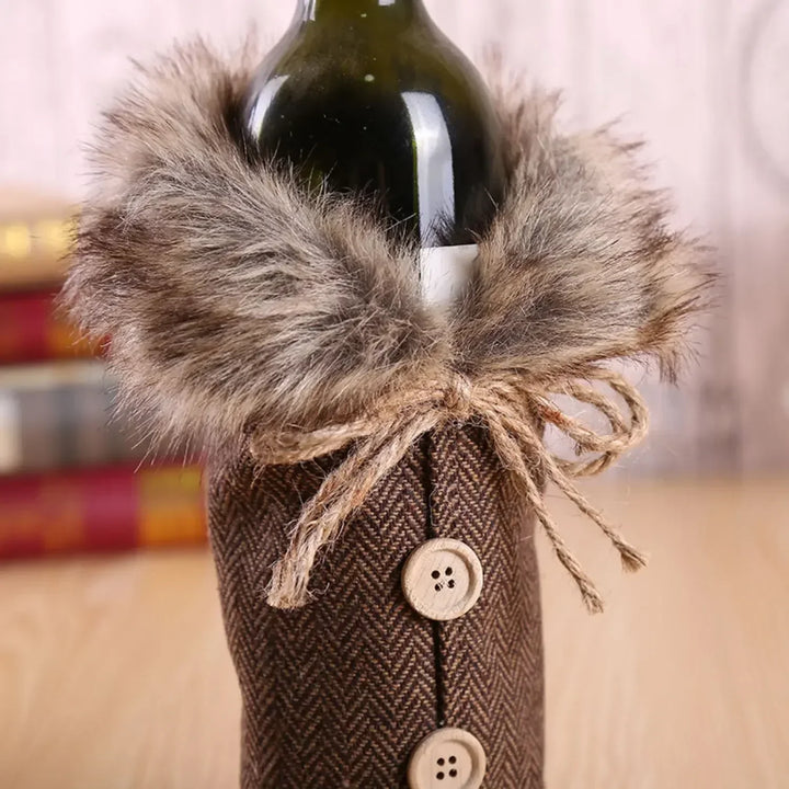 Christmas bottle cover with fur collar – festive cover for wine bottles, gnome decoration for Christmas, perfect as gift wrapping | Noxord