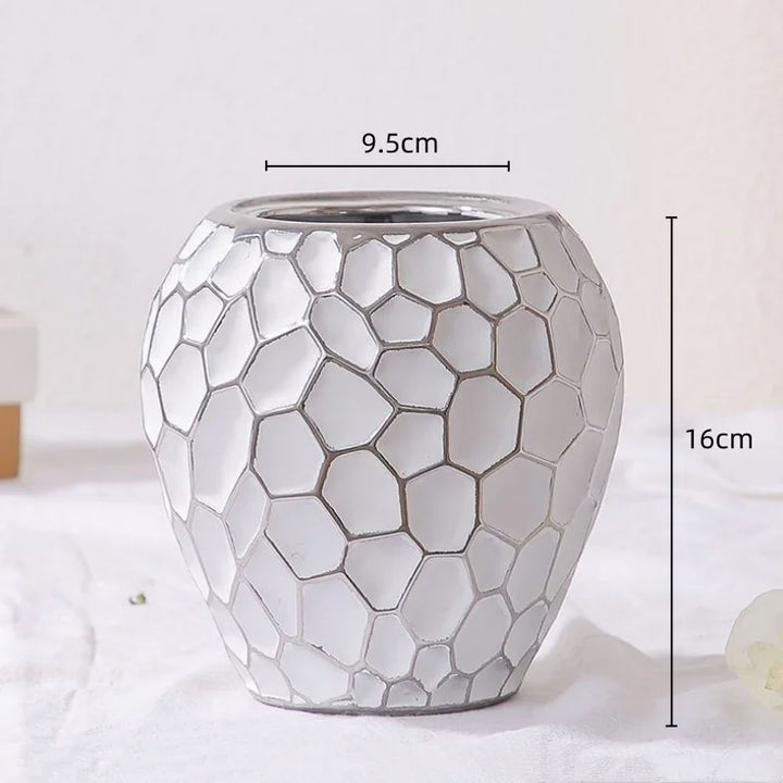 Kalsten | Elegant ceramic vase with a gold accent