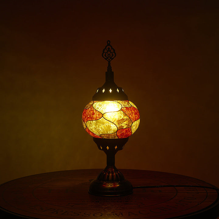Traditional Tiffany romantic oval iron enameled 1-light table lamp for the bedroom | Noxord