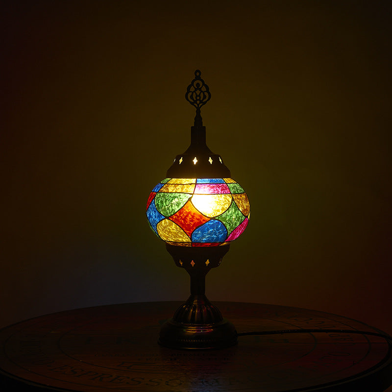 Traditional Tiffany romantic oval iron enameled 1-light table lamp for the bedroom | Noxord