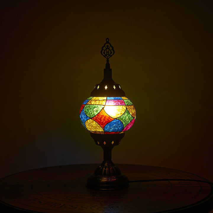 Traditional Tiffany romantic oval iron enameled 1-light table lamp for the bedroom | Noxord