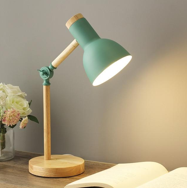 Scandinavian table lamp made of wood | Kalsten