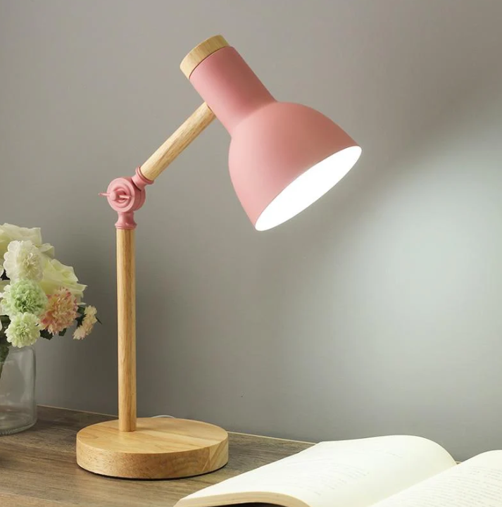Scandinavian table lamp made of wood | Kalsten