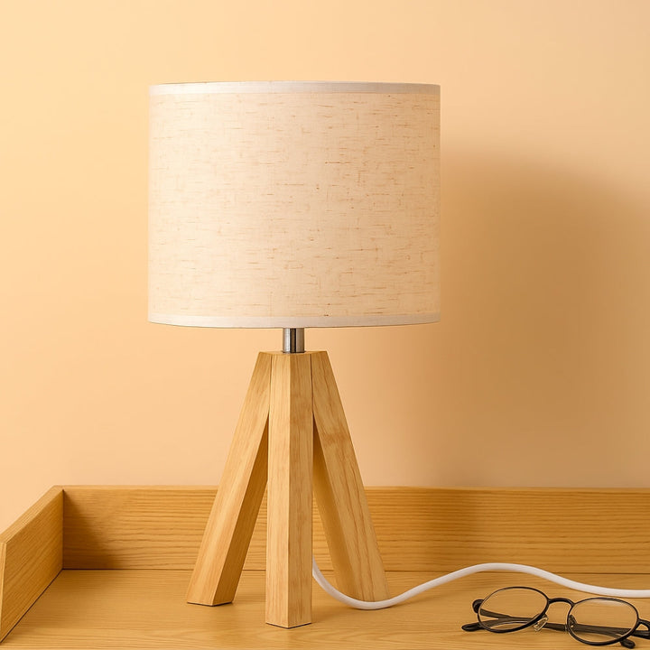 Solara Minimalist Tripod Table Lamp | Kalsten