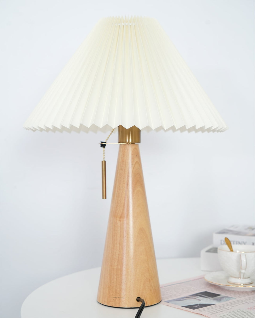 AntiqueRadiance – Elegant Wood and Metal Table Lamp | Noxord