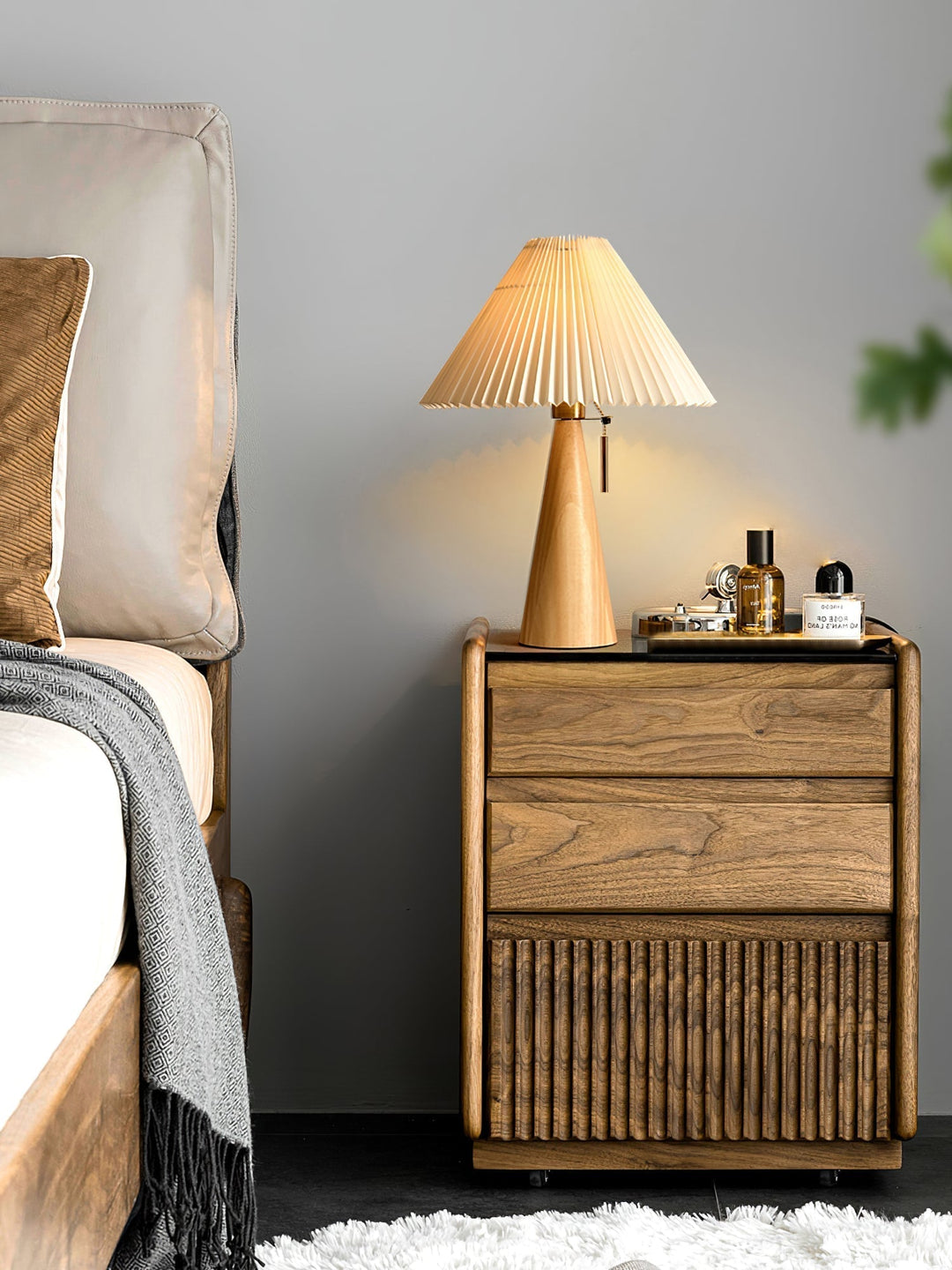 AntiqueRadiance – Elegant Wood and Metal Table Lamp | Noxord