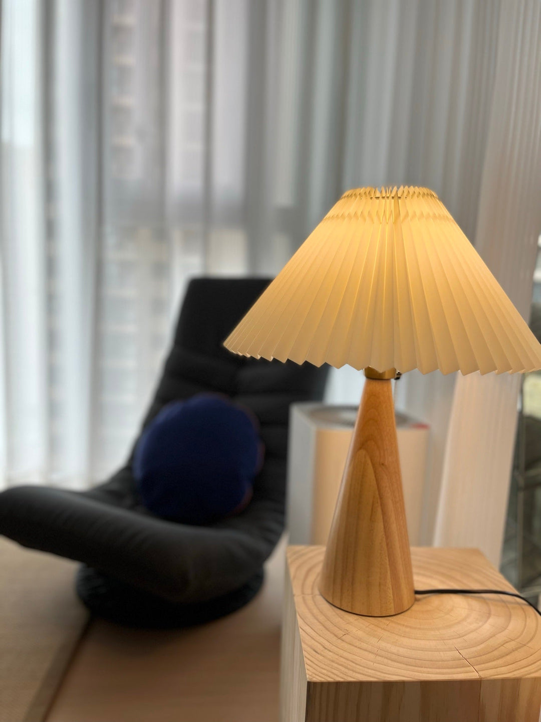 AntiqueRadiance – Elegant Wood and Metal Table Lamp | Noxord