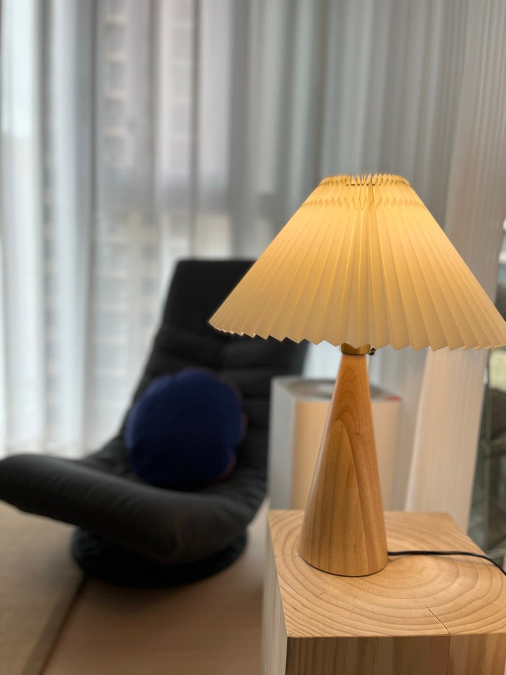 AntiqueRadiance – Elegant Wood and Metal Table Lamp | Noxord