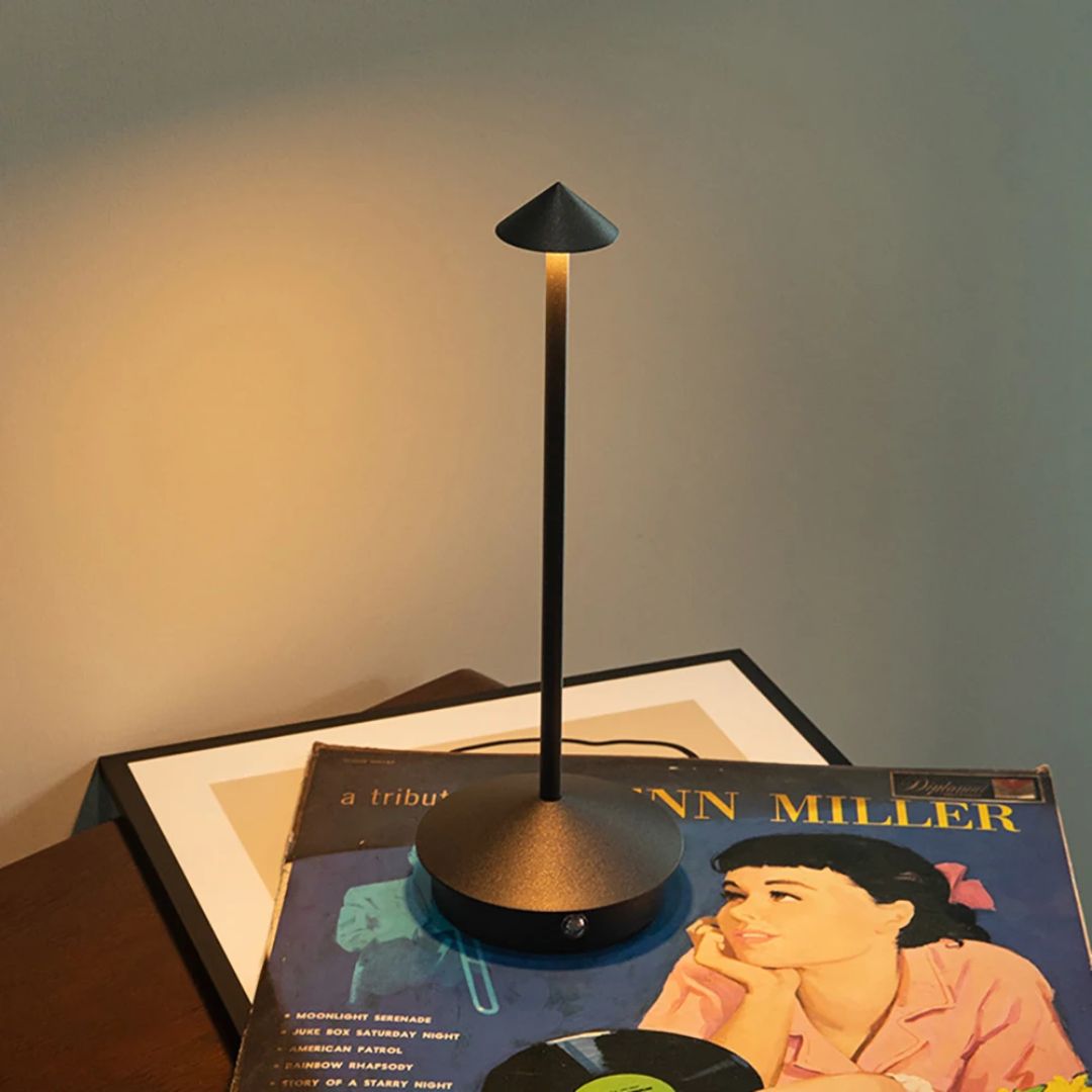 Robyn Arrow LED Table Lamp | Kalsten