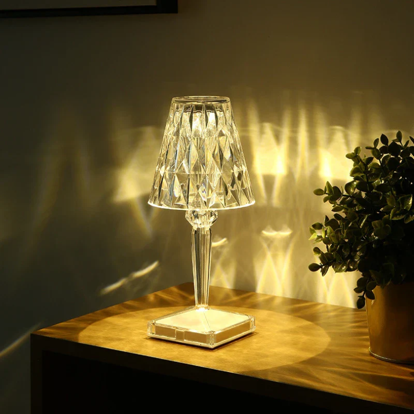 Chic Table Lamp with Crystal Design - CrystalLuxe | Kalsten