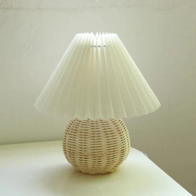 Timeless Lumiere Vintage Table Lamp - Classic Design for Any Space Kalsten