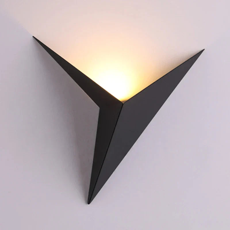 Kalsten | Trigon Wall Light